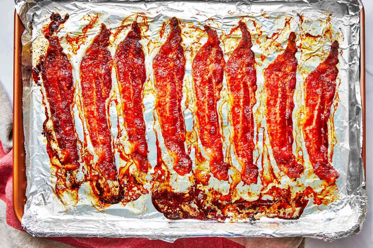 Oven bacon cooking with aluminum foil