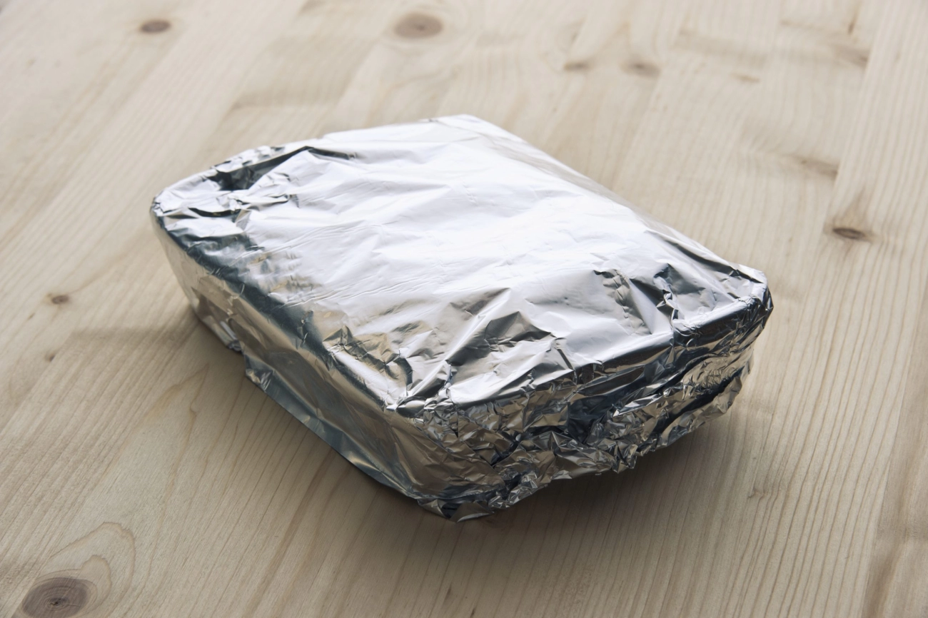 Anvendelser af aluminiumsfolie i madlavning og opbevaring