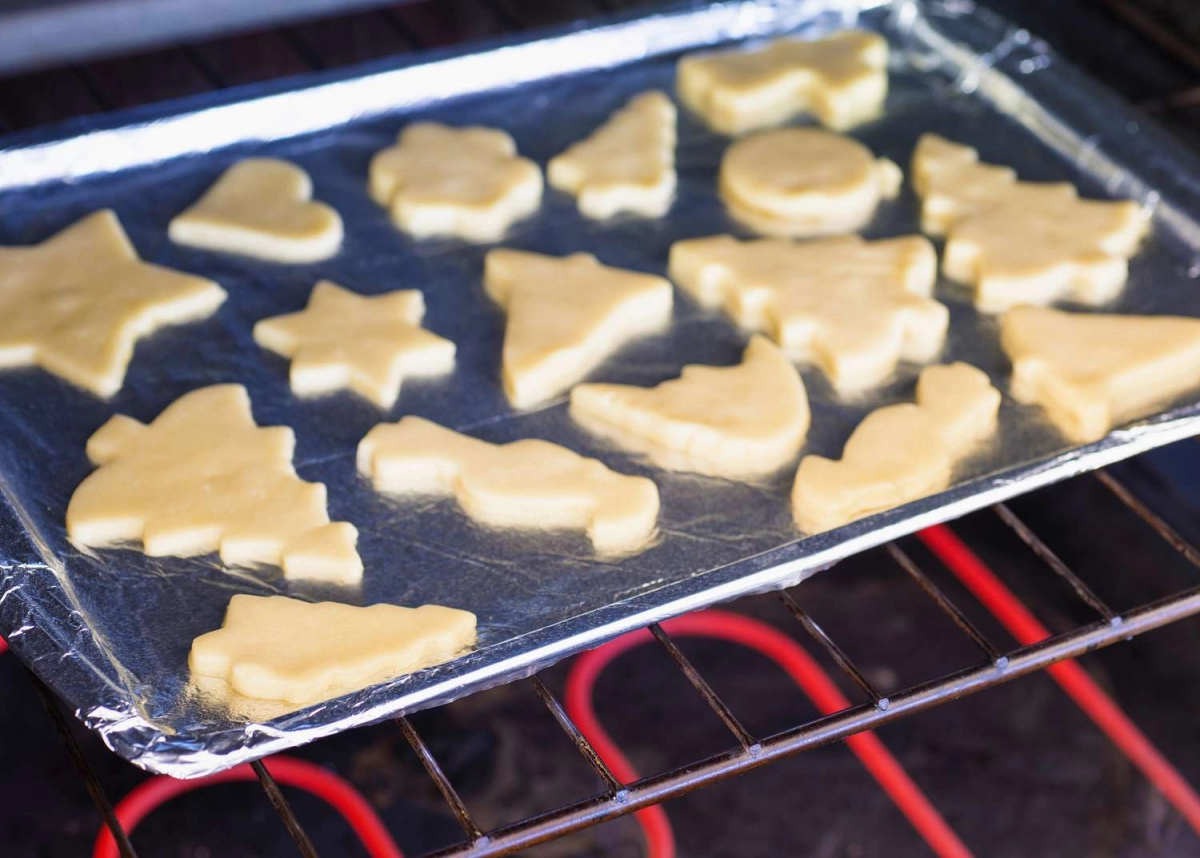 Baking cookies on aluminum foil tips benefits and safety guide 1 Benefits of baking cookies on aluminum foil