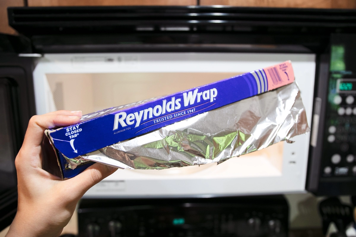 Microwave aluminum foil safety guidelines